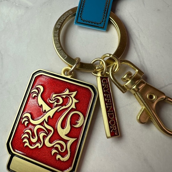 Gryffindor Harry Potter Keychain from Universal Studios FL NWT - Picture 2 of 8